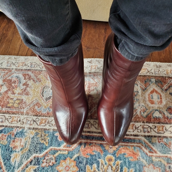 Beautiful Ferragamo Booties - Picture 13 of 15